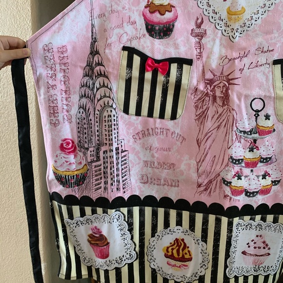 NWT—Kitchen Chic NY Cupcake Apron - Picture 3 of 4